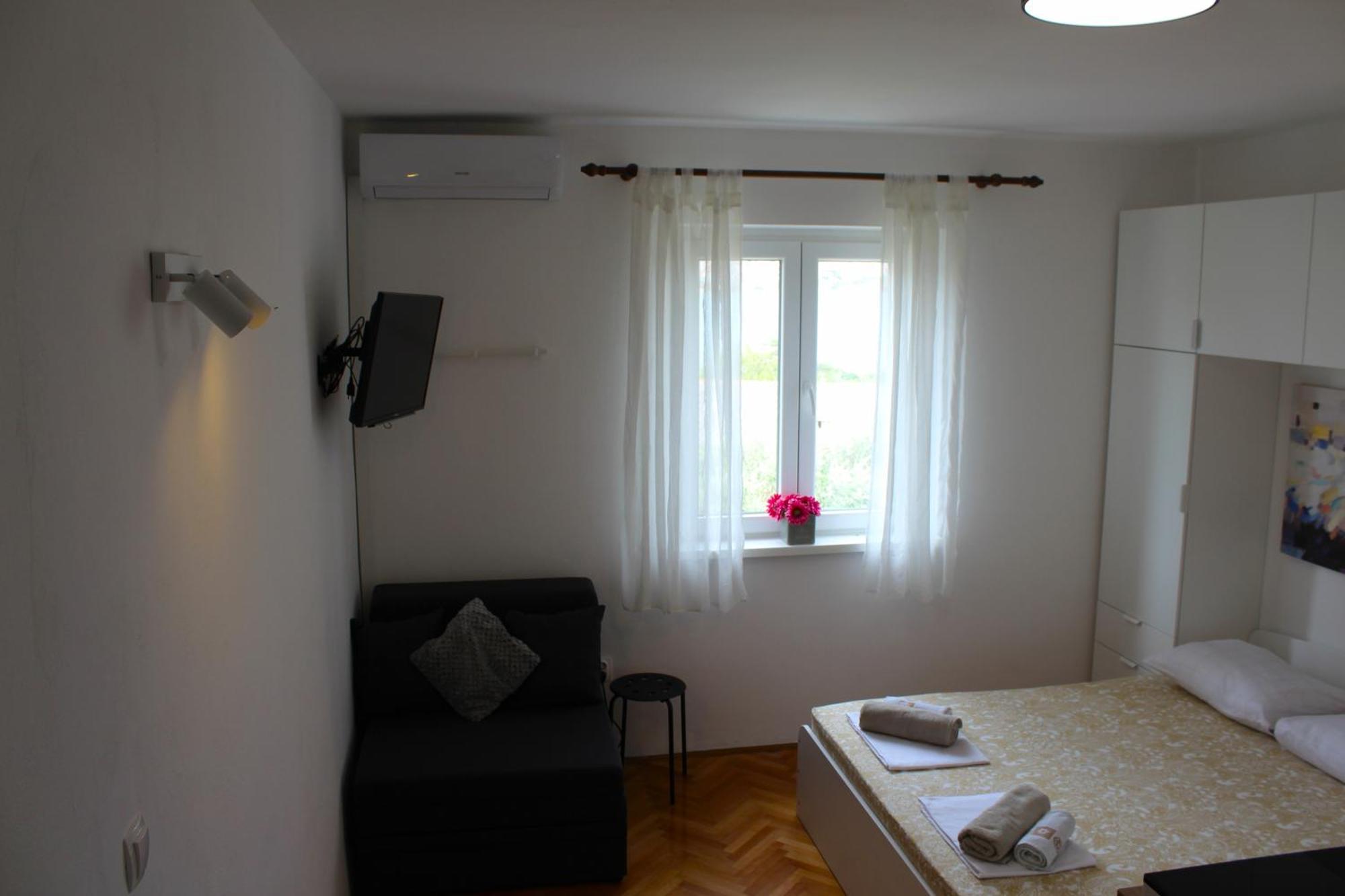 Family Jimmy - Center Apartment Pag Town