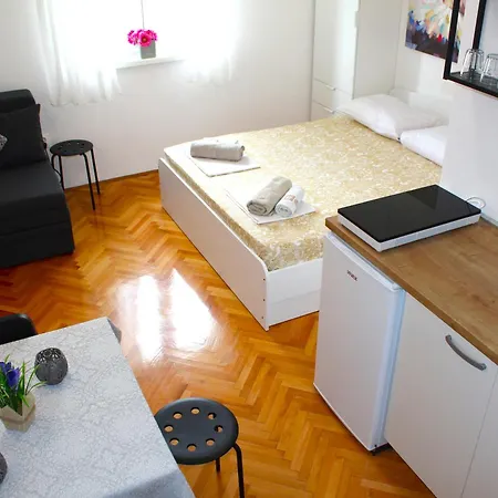 Family Apartments Jimmy - City Center Pag Town Room photo