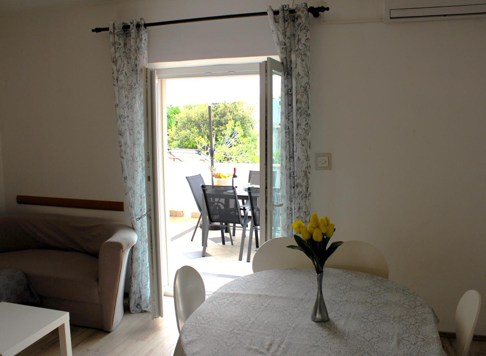 Family Jimmy - Center Apartment Pag Town